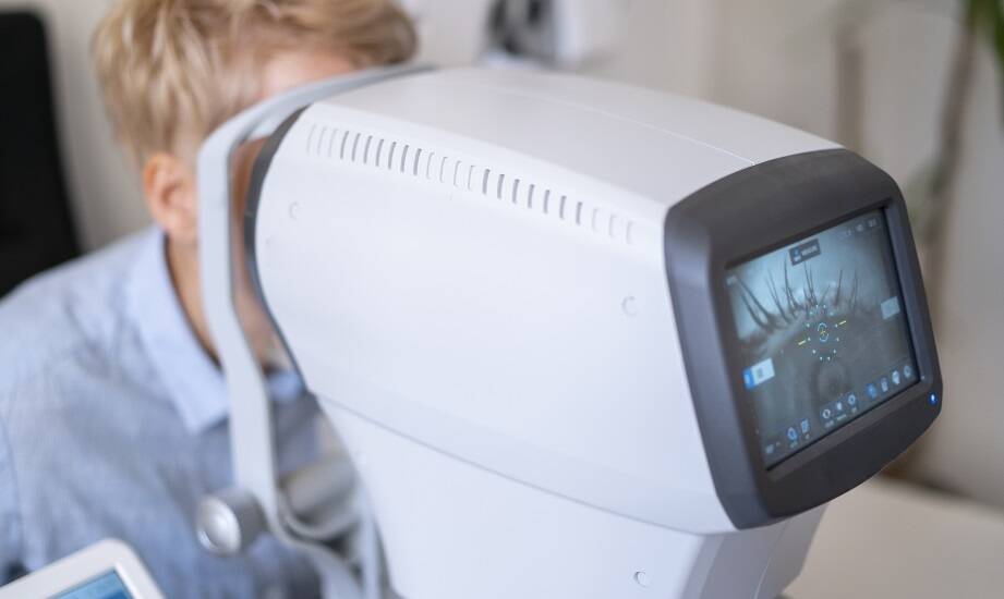 Czy zakup używanego autorefraktometru to dobry wybór dla małych gabinetów?