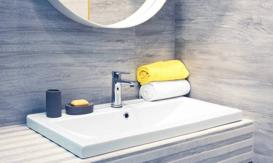 Baterie umywalkowe z funkcją termostatyczną – dlaczego warto?