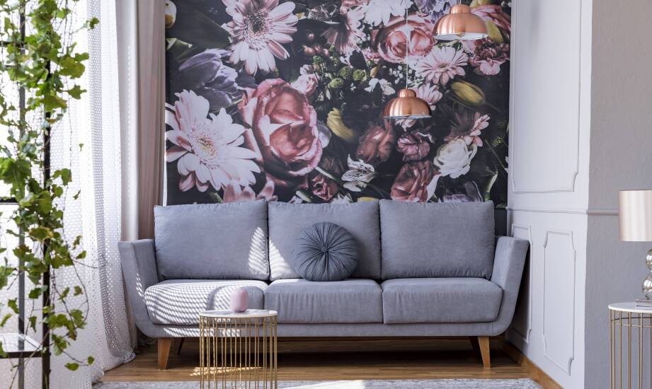 Jakie są zalety stosowania tapet kwiatowych w małych pomieszczeniach?