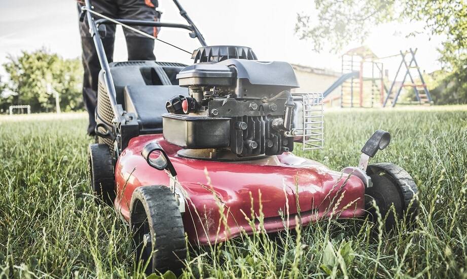 Jakie techniki koszenia trawy są stosowane w Modlnicy przez profesjonalne firmy?