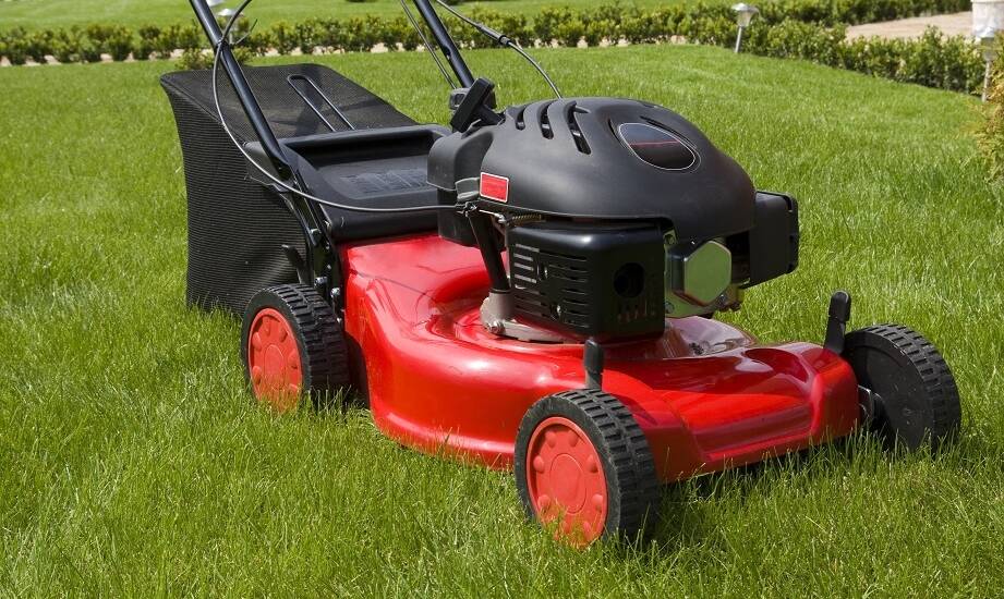 Wybór akcesoriów do kosiarek spalinowych – co warto mieć?