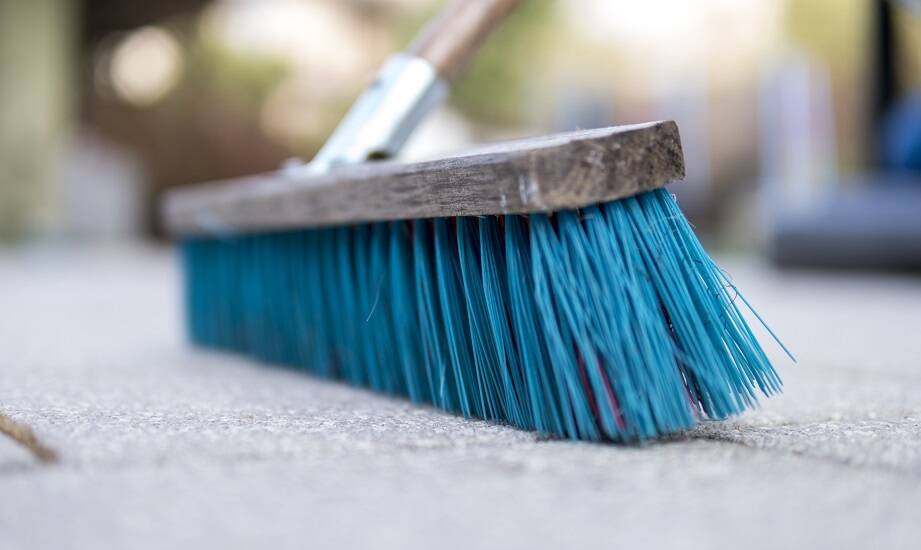 Jak inwestycja w jakościową szczotkę do betonu wpływa na oszczędności firmy?