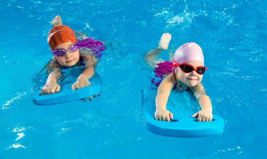 Wybór odpowiedniego kursu pływania dla szkół – co warto wiedzieć?