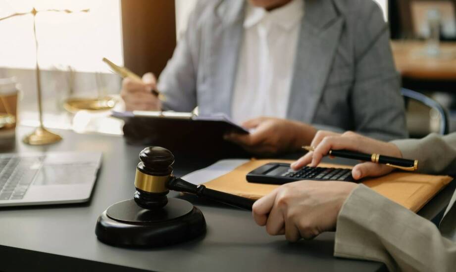 Jakie są korzyści płynące z ochrony prawnej przed agresywną windykacją?