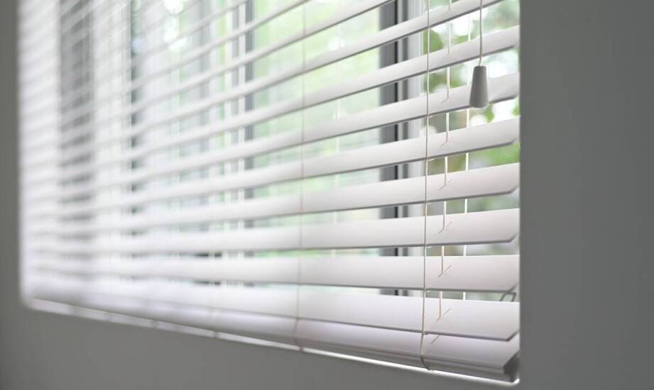 Żaluzje aluminiowe na wymiar – trwałość i nowoczesny wygląd
