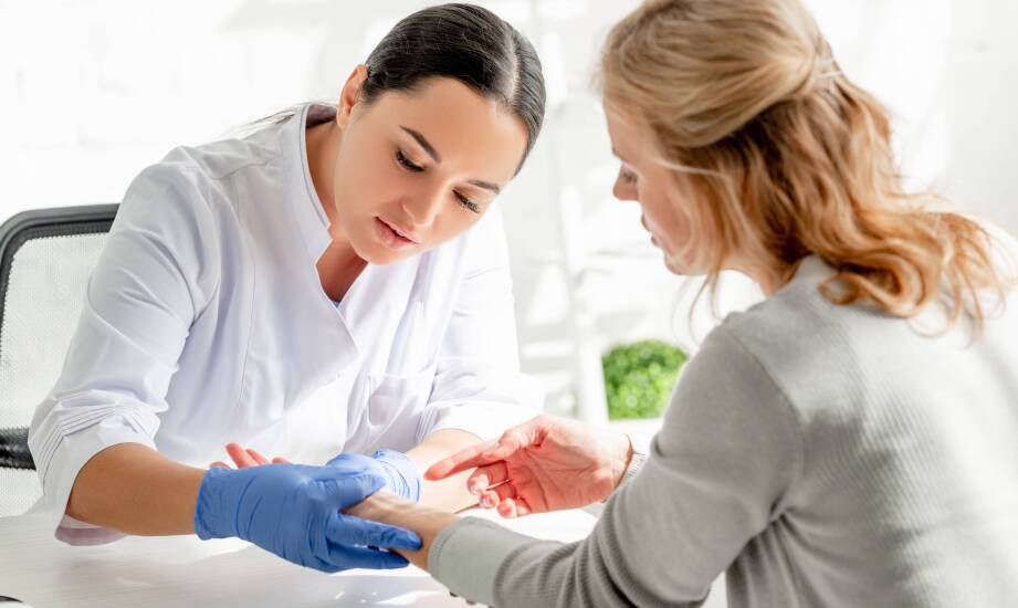 Porady dermatologa: jak skutecznie walczyć z otyłością i jej wpływem na skórę?