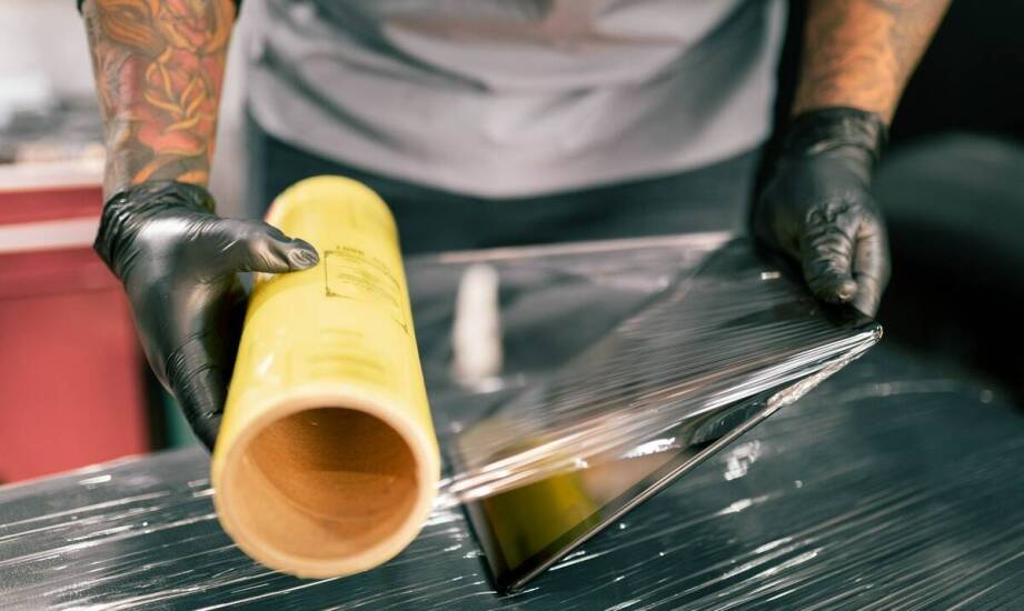 Jakie są kluczowe korzyści z zastosowania folii stretch mini w branży farmaceutycznej?