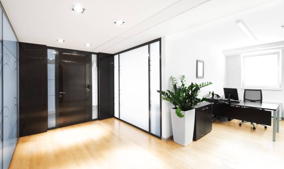 Zastosowanie drzwi RC2 w biurach – bezpieczeństwo i estetyka w jednym