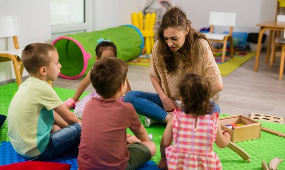 Zajęcia integracji sensorycznej w żłobku chorzów - jak pomagają dzieciom?