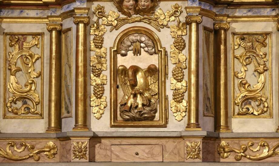 Tradycyjne wzory a nowoczesne podejście w projektowaniu tabernakulów