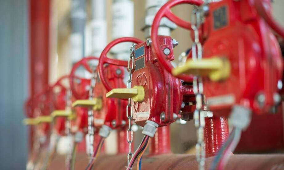 Przegląd dostępnych rozwiązań dla systemów gaszenia magazynów energii