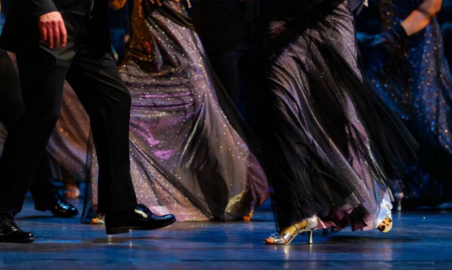 W jaki sposób burleska inspiruje inne dziedziny sztuki?