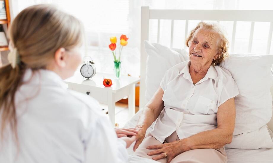 Jak psycholodzy wspierają mieszkańców domów opieki w codziennych wyzwaniach?