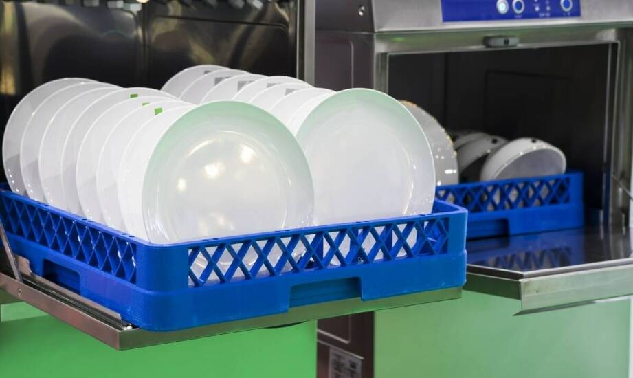 Znaczenie wysokiej jakości stołów do zmywarek w utrzymaniu czystości naczyń