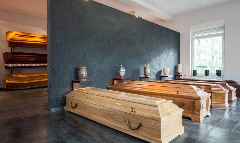 Zakład pogrzebowy a organizacja ceremonii pożegnalnych w różnych tradycjach