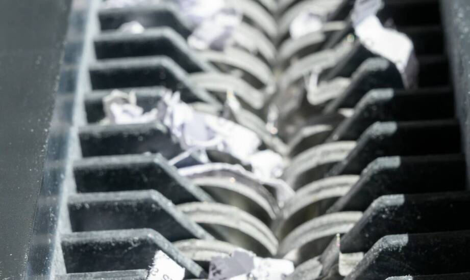 Wybór odpowiedniej metody niszczenia dokumentów: co warto wiedzieć?