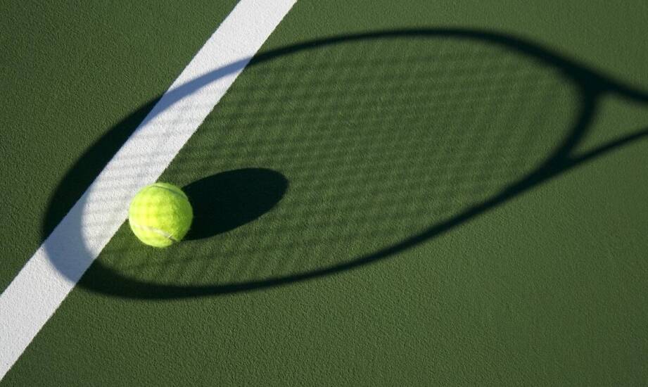 Jak korzystać z krytych kortów tenisowych przez cały rok?