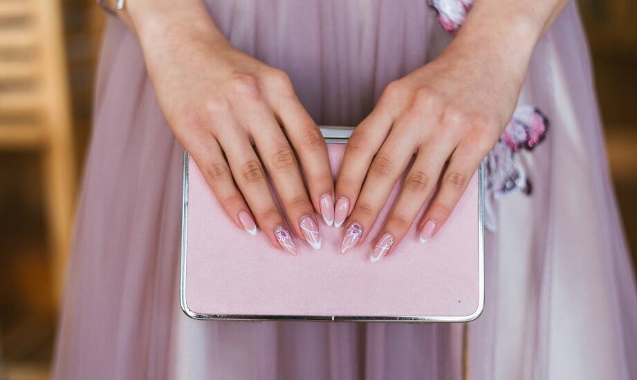 Manicure Hrubieszów – jak dostosowujemy stylizację do potrzeb klientki?