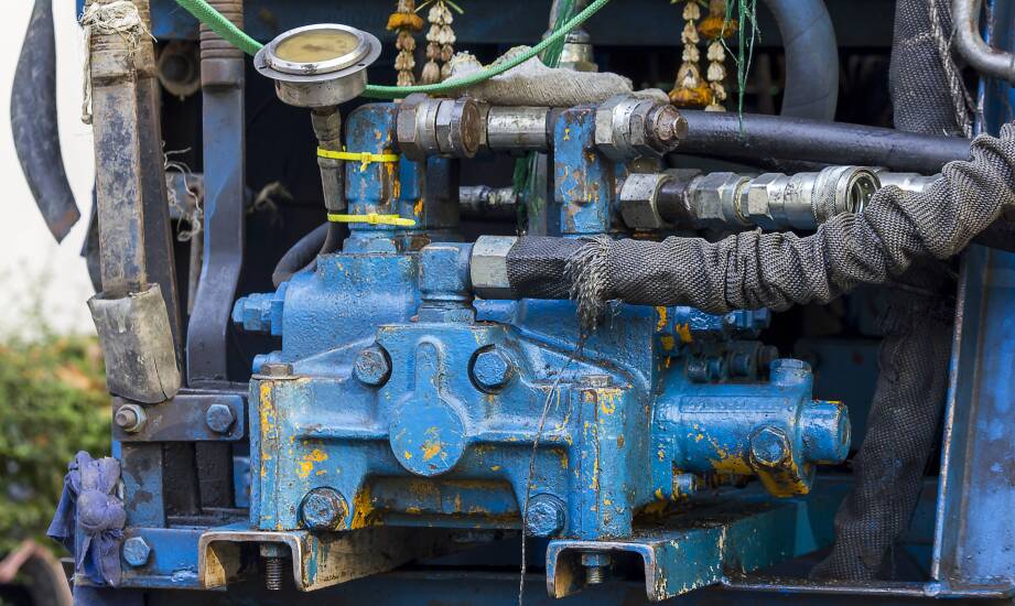 Jakie wyzwania stawia regeneracja siłowników hydraulicznych w wywrotkach?