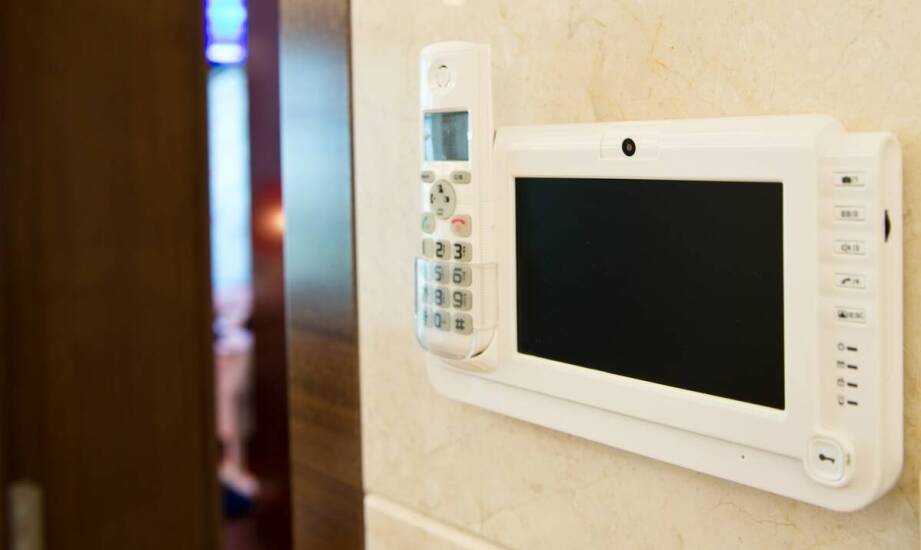 Jak montaż wideodomofonu może poprawić bezpieczeństwo posesji?