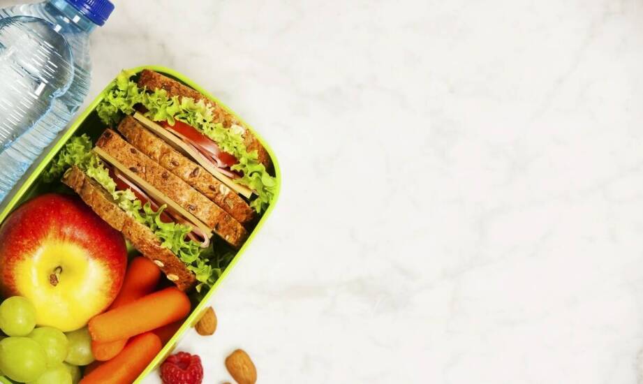 Dlaczego Tymbark napój to niezastąpiony element lunchboxów?