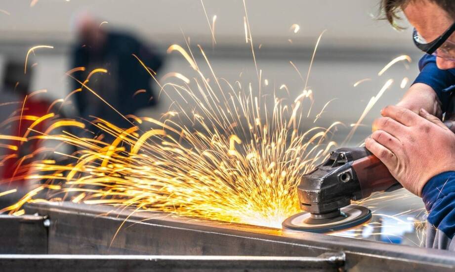 Jak skutecznie usuwać stare powłoki ze stali nierdzewnej przed galwanizacją?