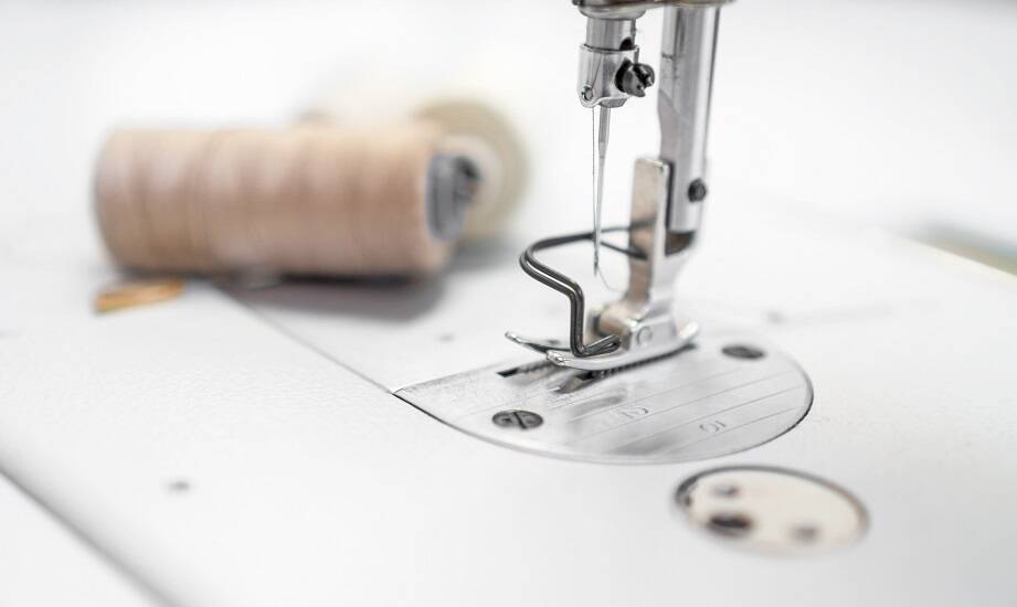 Wpływ nici metalizowanych na wygląd i wytrzymałość haftu