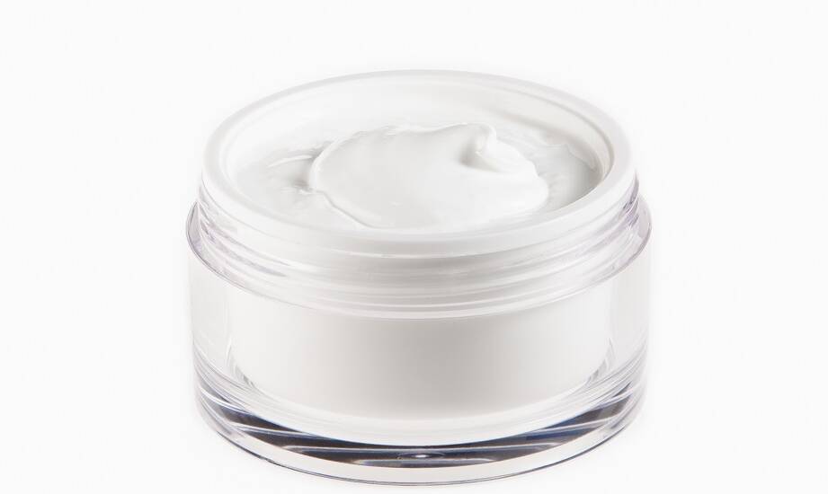 Jak czysta kofeina w proszku wpływa na poprawę mikrokrążenia w kosmetykach