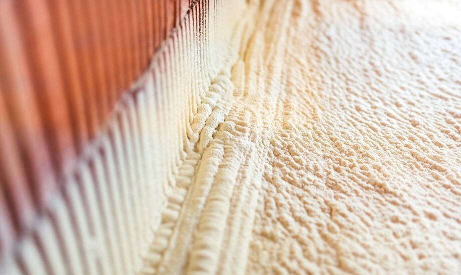 Zalety ocieplania natryskowego dla budynków jednorodzinnych