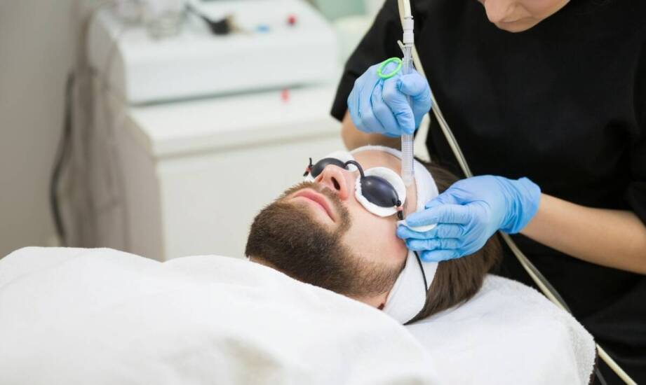 Bezpieczne sposoby na usunięcie tatuażu za pomocą lasera