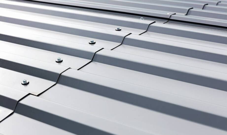 Płyty faliste a efektywność energetyczna budynków – co warto wiedzieć?