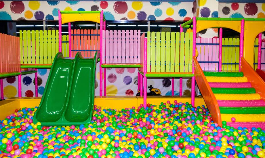 Jak wirtualna rzeczywistość zmienia przestrzeń sal zabaw dla dzieci?