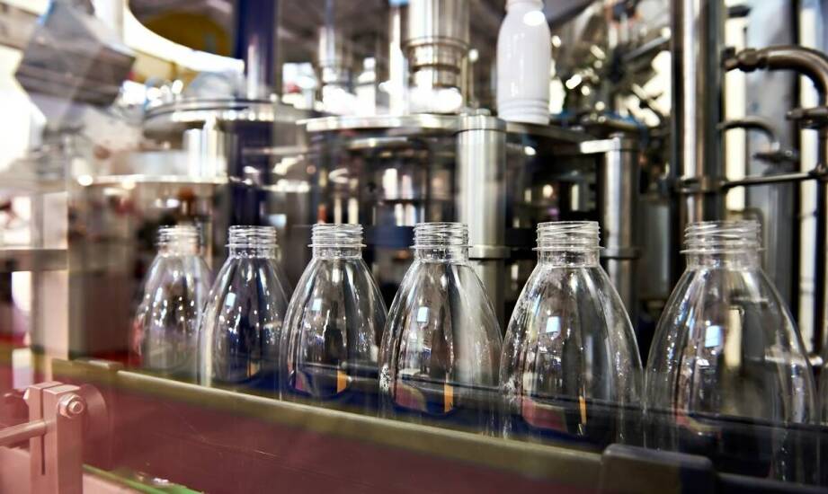 Jakie korzyści płyną z wyboru lokalnego producenta maszyn rozlewniczych?