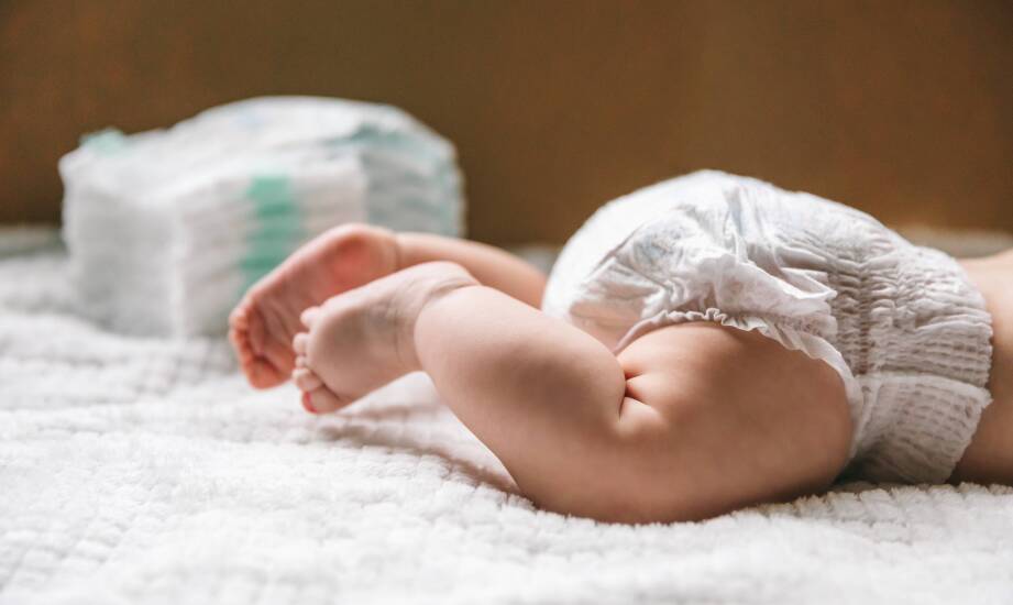 Jakie rozwiązania oferują dystrybutorzy w zakresie pieluszek dla noworodków?