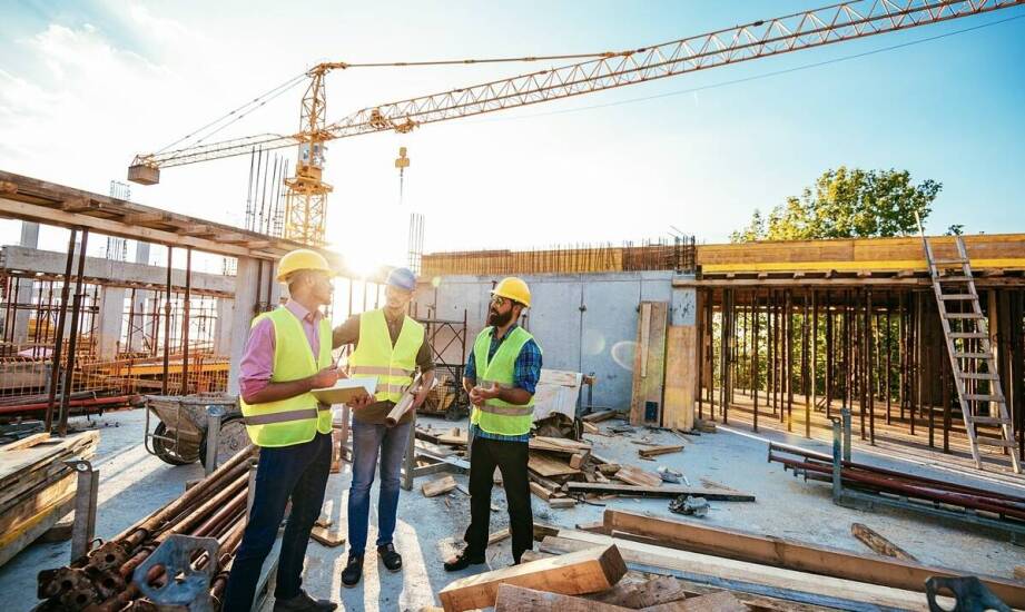 Jak doradztwo techniczne wspiera projektantów w realizacji dachów płaskich?