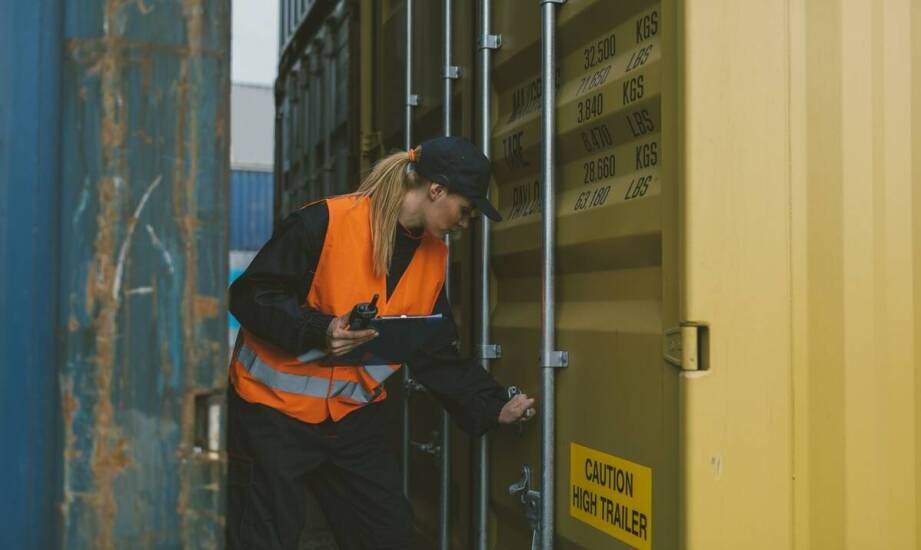 Jak wybrać najlepszego producenta kontenerów socjalnych?
