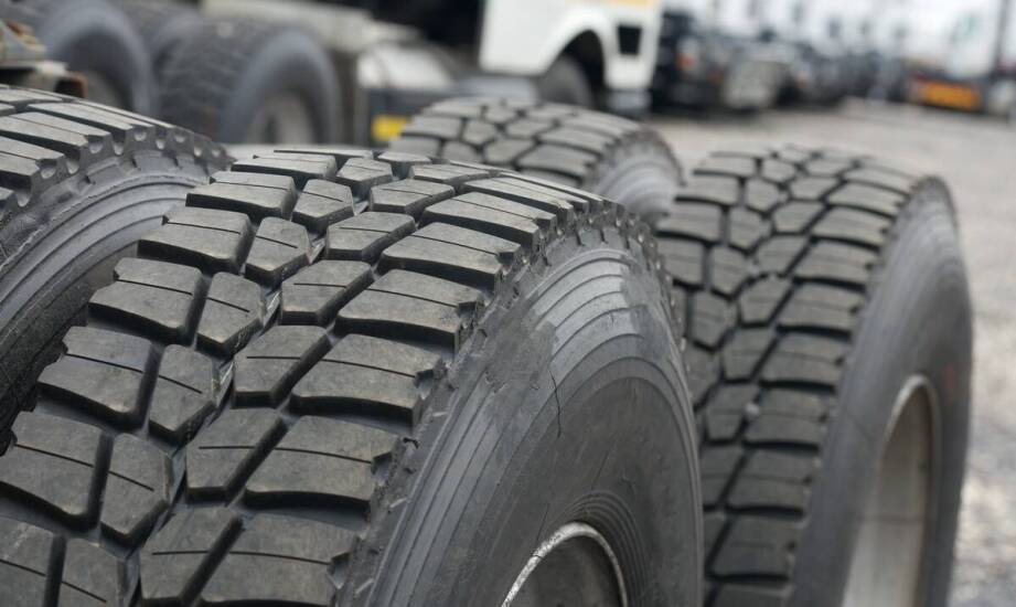 Jak odpowiedni wybór opon 295/80 R22.5 wpływa na redukcję emisji spalin?