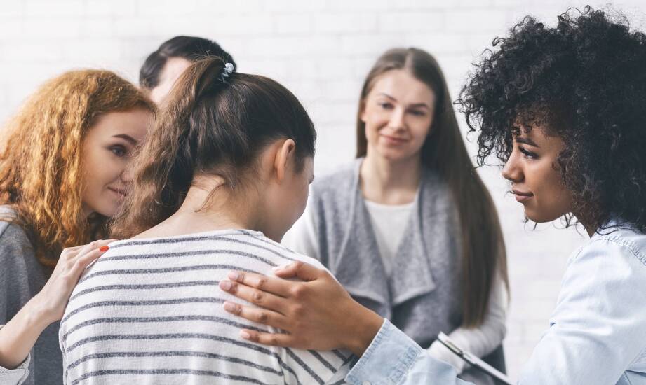 Jakie techniki wsparcia emocjonalnego stosują ośrodki leczenia alkoholizmu?