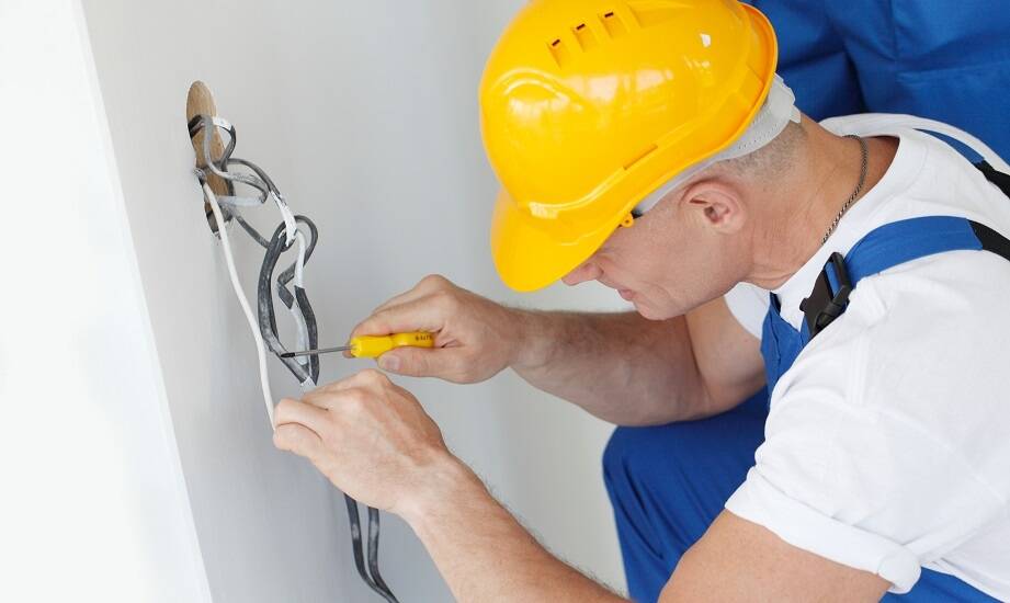 Jakie usługi oferuje profesjonalny elektryk warszawa?