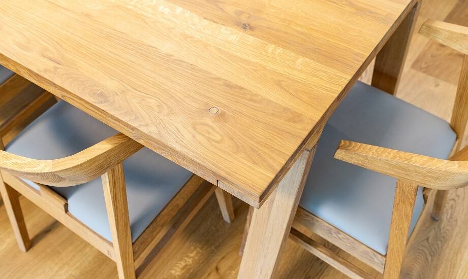 Stoły drewniane rozkładane - inspiracje dla wnętrz urządzonych w stylu industrialnym