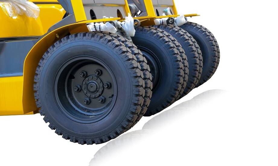 Jakie opony najlepiej sprawdzą się w trudnych warunkach pracy wózka widłowego?