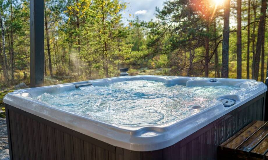 Zalety drewnianych balii fińskich z systemem jacuzzi
