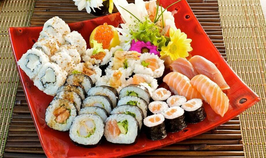 Jakie sushi na telefon w Bydgoszczy najlepiej sprawdzi się na piątkowy wieczór?