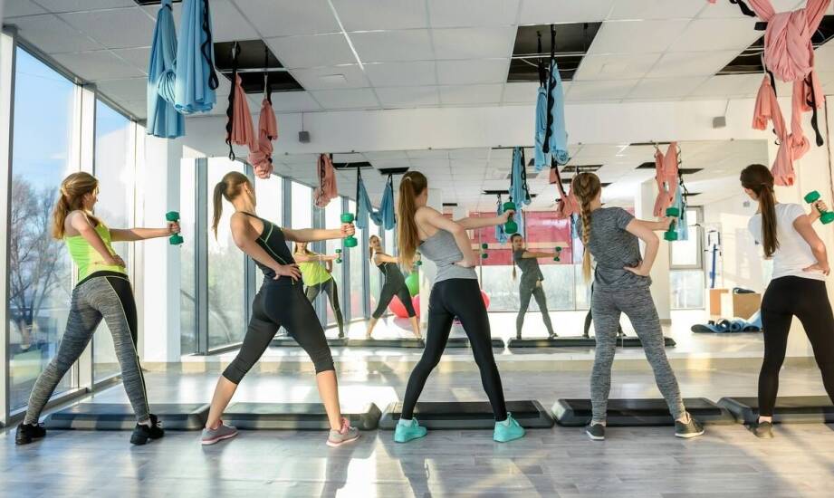 Jak wybrać idealne lustro LED do sali fitness?