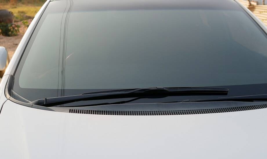 Jak szyby samochodowe wpływają na działanie systemów wspomagania jazdy?