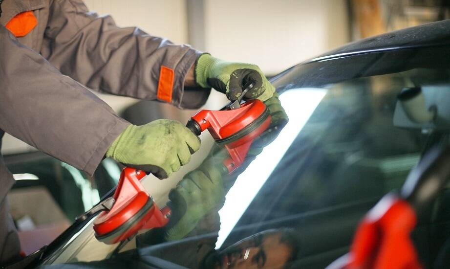 Czy wymiana auto szyb wpływa na wartość rynkową pojazdu?