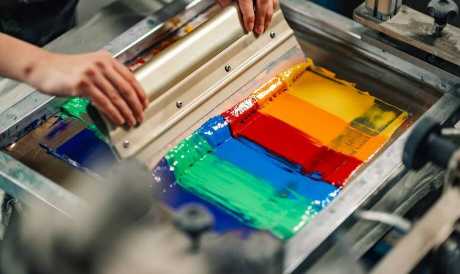 Farby rozpuszczalnikowe sitodruk a rozwój technologii etykietowania