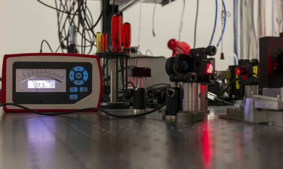 Systemy różnicowe vs. single-ended: Co wybrać do pomiarów drgań?