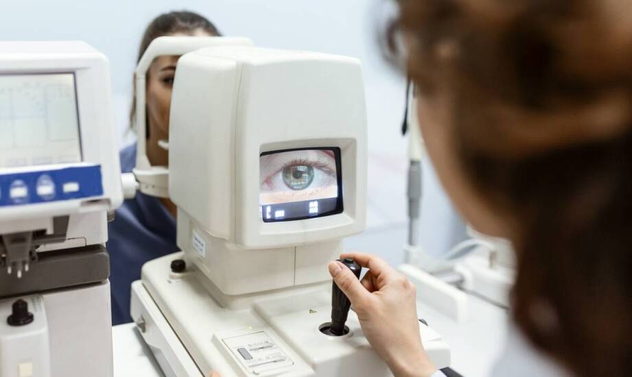 Badanie OCT: kluczowe narzędzie w diagnostyce stożka rogówki