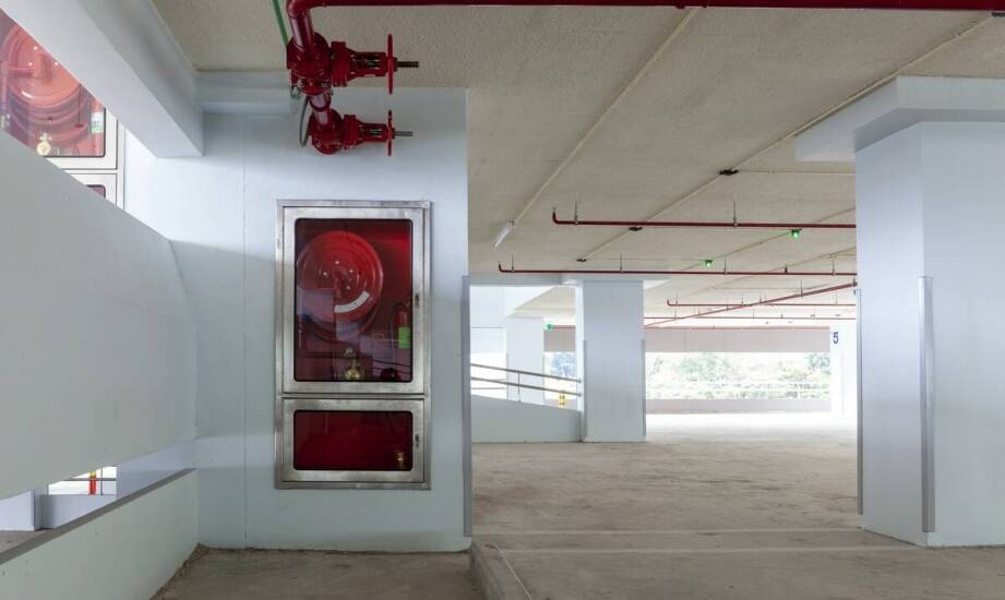 Jak bramy przeciwpożarowe wpływają na bezpieczeństwo budynków?